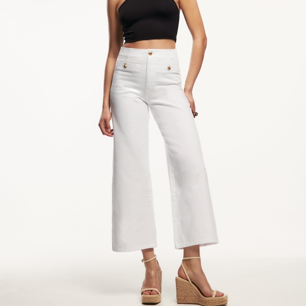 Zara wide leg cropped jeans with front & back pockets in light green never worn
